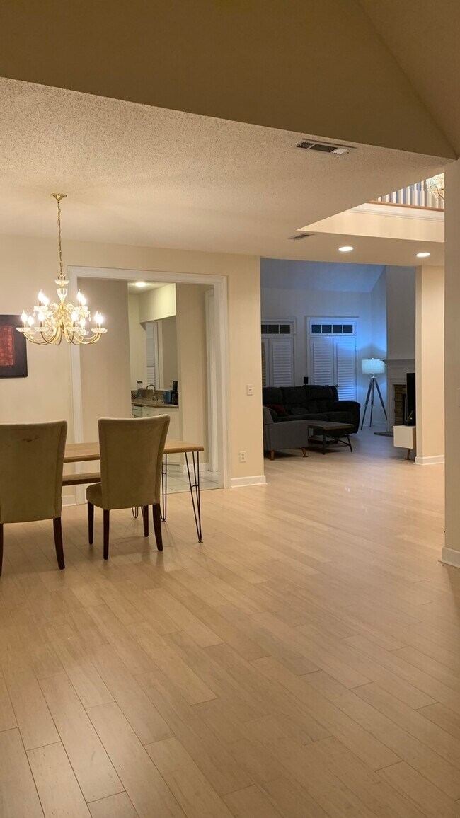 Building Photo - 80 Preswick Park Dr