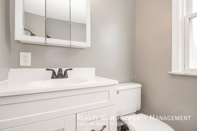 Building Photo - 11912 Derby Rd