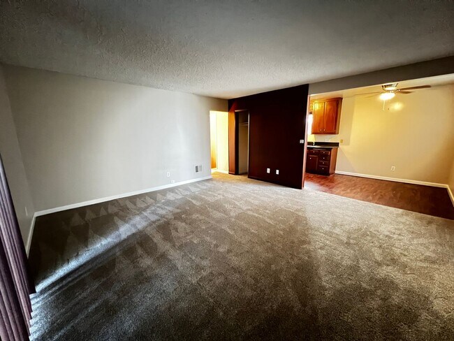 Building Photo - 2 Bedroom 1.5 Bath Whittier Apartment for Rent