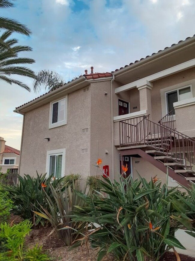 Building Photo - Unfurnished - Upgraded Condo -The Bluffs a...