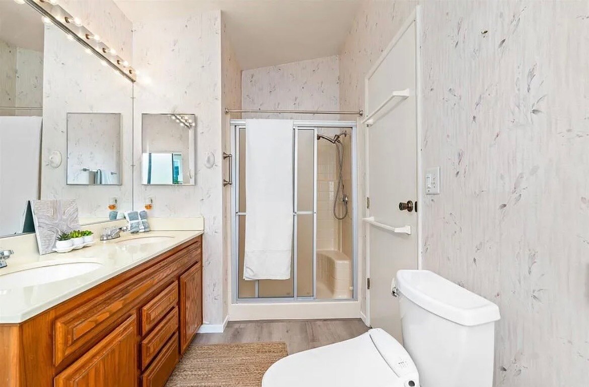 Master bath - 2010 W San Marcos Blvd