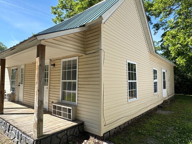 Building Photo - Renovated Duplex in Central Tullahoma