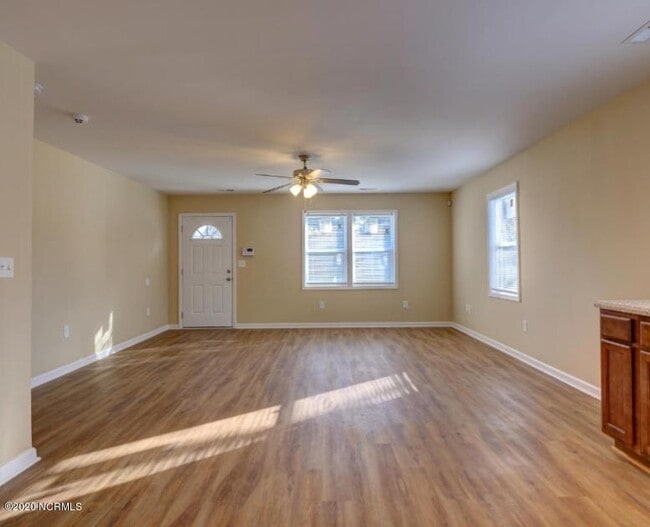 Building Photo - 2251 Onslow Dr
