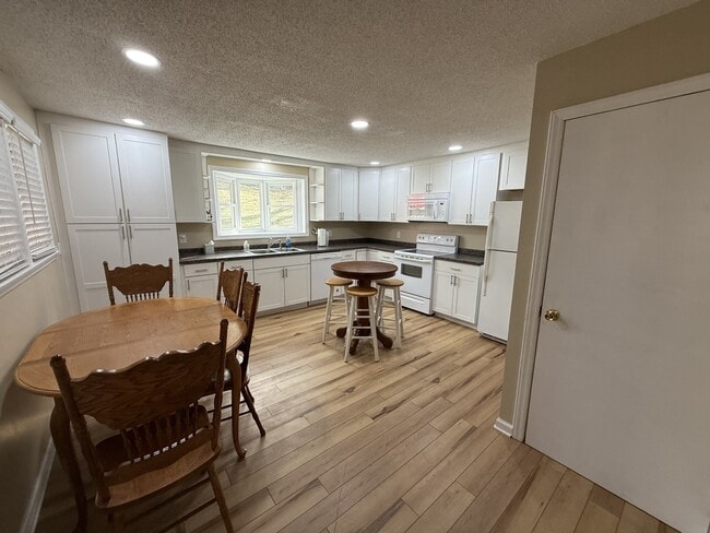 Building Photo - 130 Bobby Rash Rd