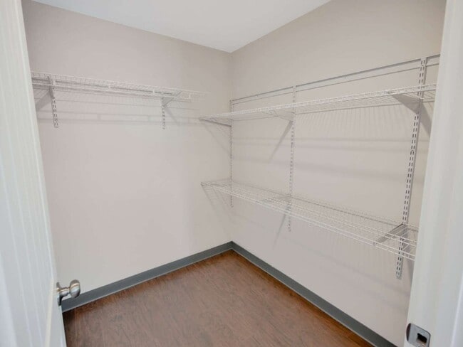 Building Photo - Rare Edmonds duplex now available! This side-by-side townhome-style unit features 2 bedrooms, 1.5...