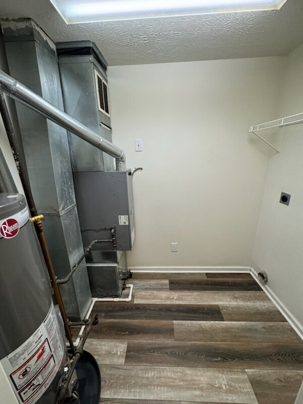 Building Photo - Two Bedroom Townhome