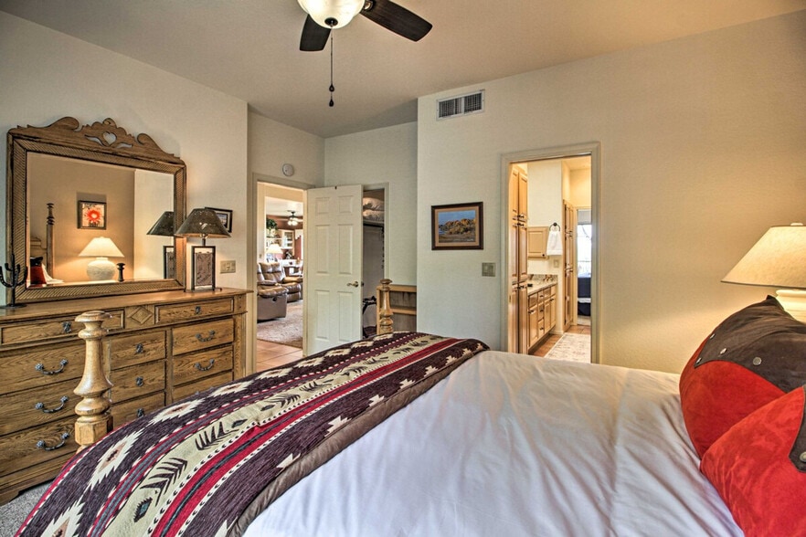 Building Photo - 1195 Cam Diestro