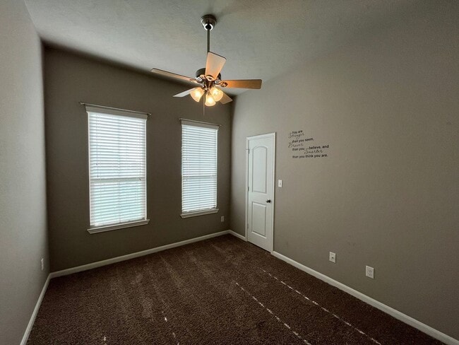 Building Photo - Beautiful 3 bed/2 bath home in great location