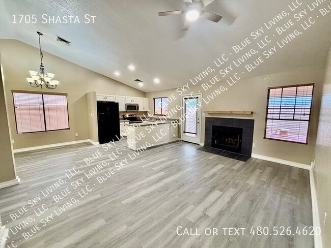 Building Photo - 1705 Shasta St