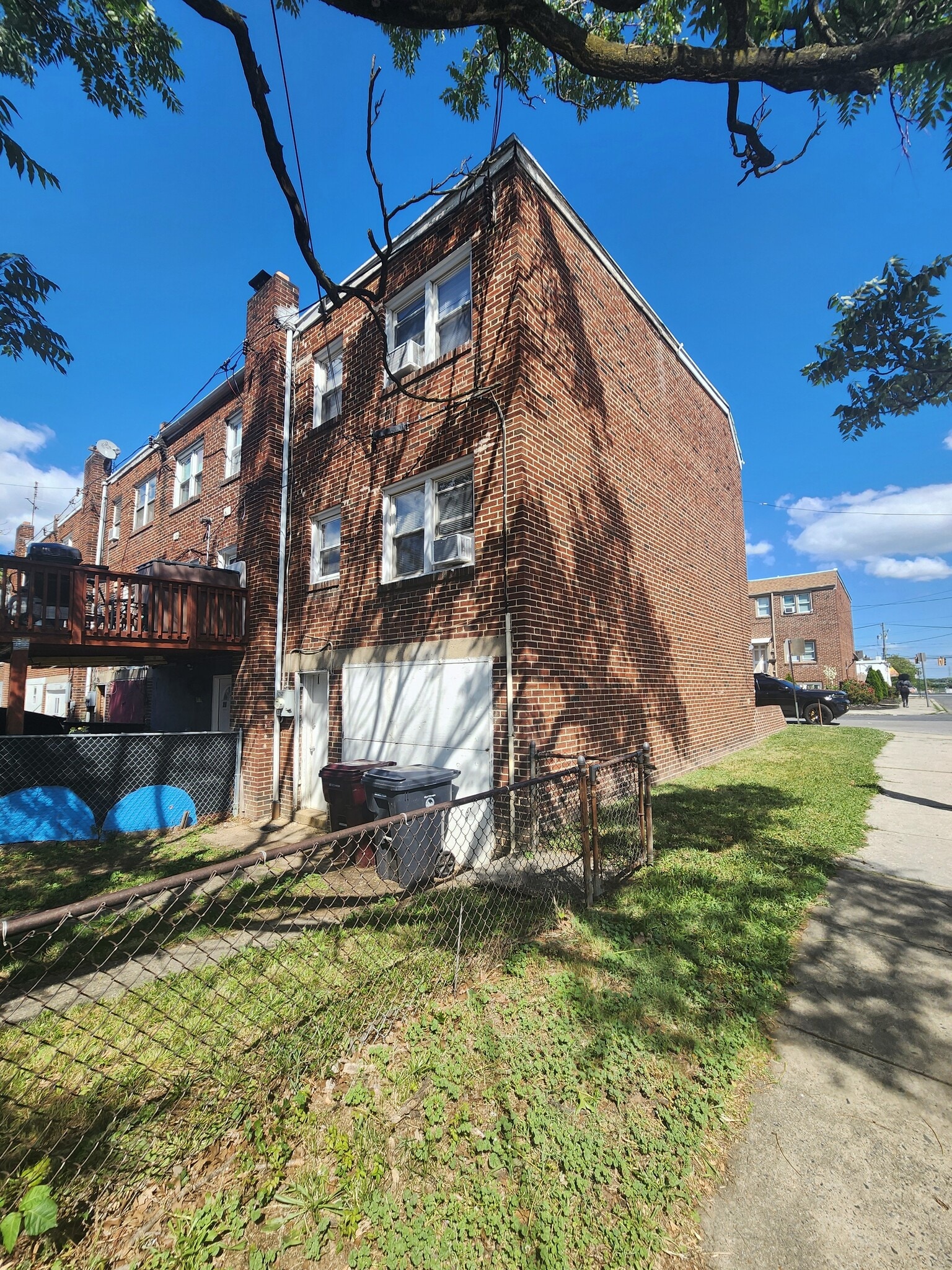Building Photo - 2601 N Heald St