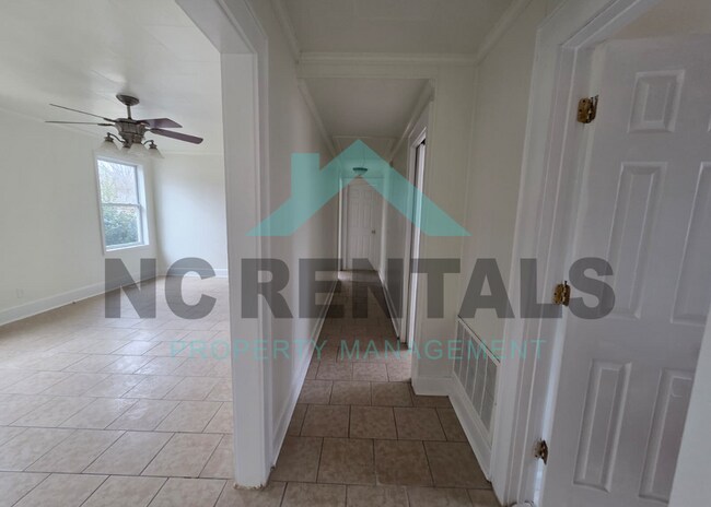 Building Photo - 312 Walter Chambers St