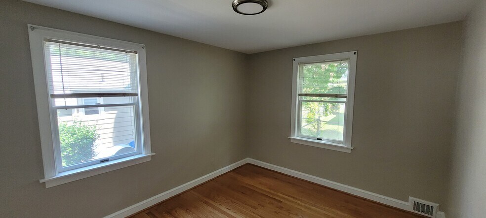 Back Bedroom - 4020 7th St S