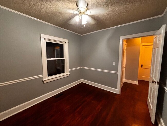 Building Photo - Ready for a family