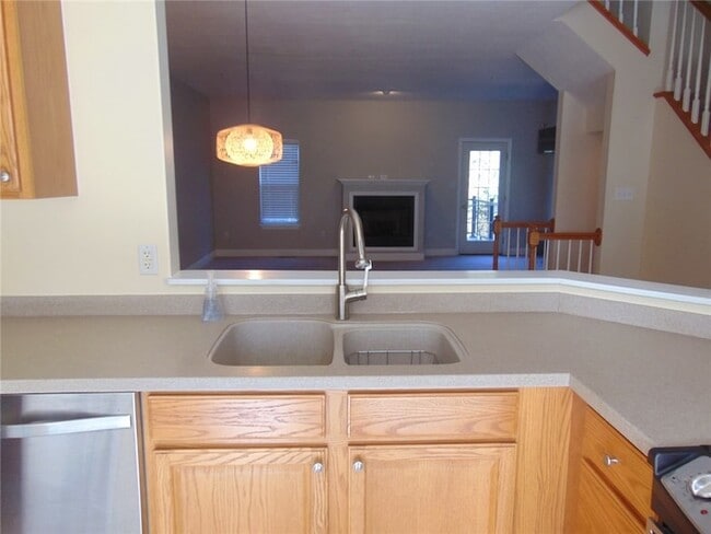 Building Photo - 905 Royal Ct