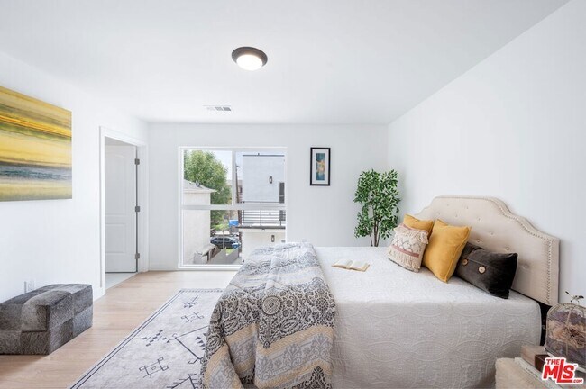 Building Photo - 7306 Independence Ave