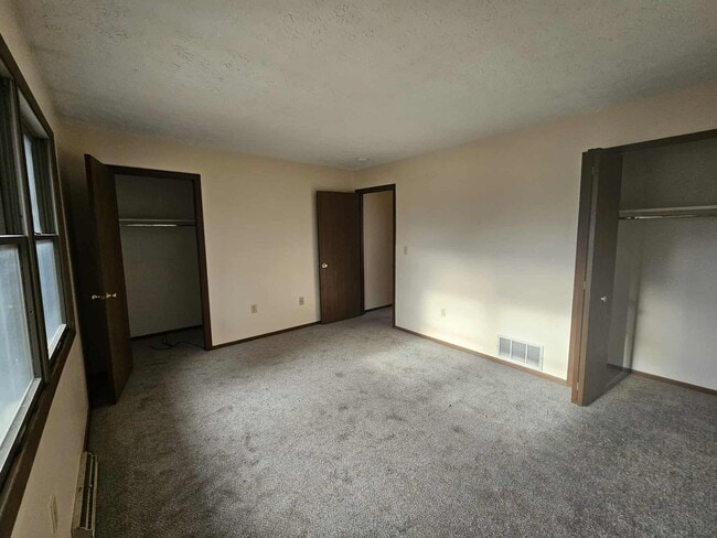 Building Photo - Ravenna 2 Bedroom 1 Bath