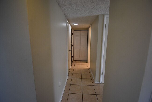 Building Photo - 2 Bed/2 Bath, 2nd Floor Condo at Marbeya C...