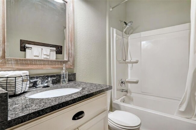 Building Photo - 645 Sierra Mar Lp