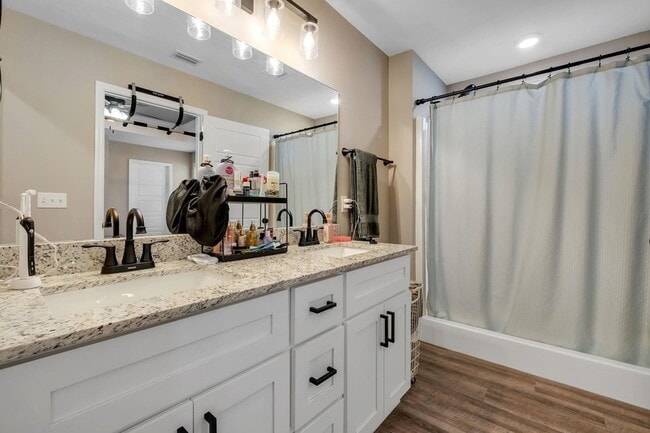 Building Photo - 4858 Sampler Dr