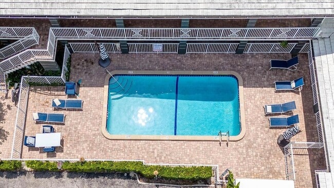 Building Photo - 330 W Camino Real