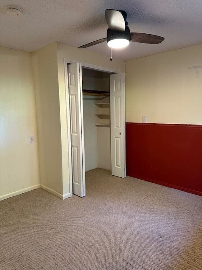Building Photo - The Perfect Family Home! Large Yard, Deck ...