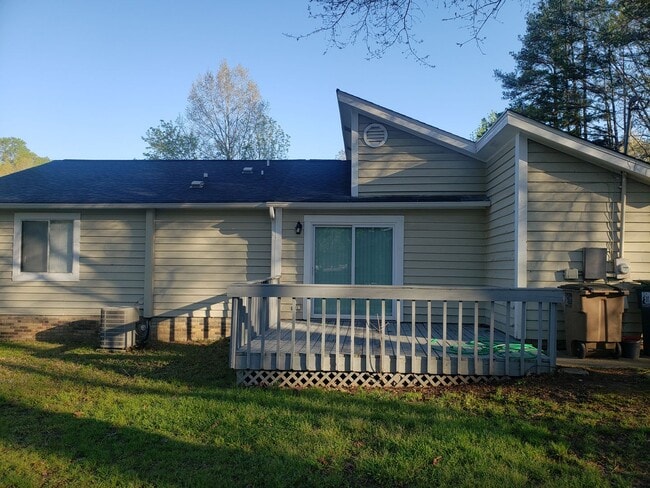 Building Photo - Adorable 3 Bedroom Home in Hemby Bridge!