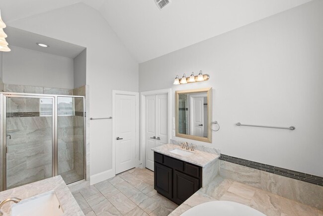 Building Photo - 702 N Shepherd Dr