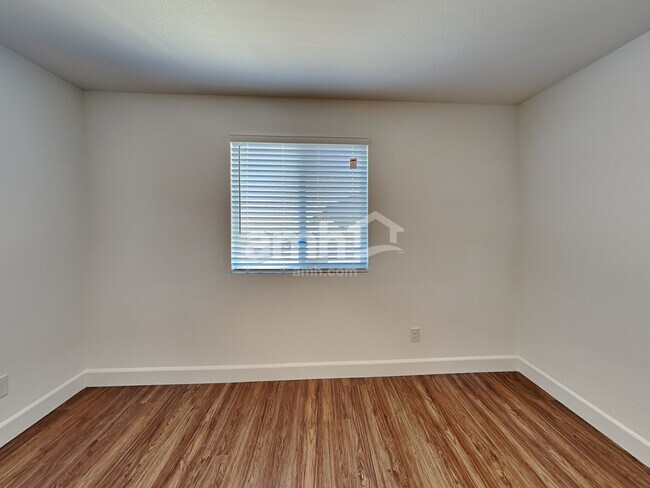 Building Photo - 10186 W Oleta Ave