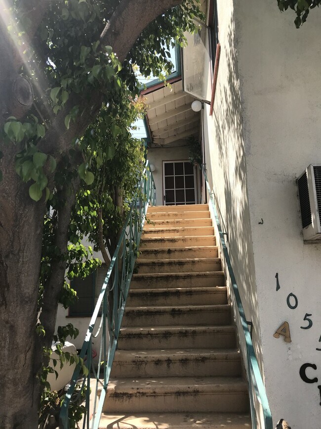 Building Photo - 1055 Thompson Ave