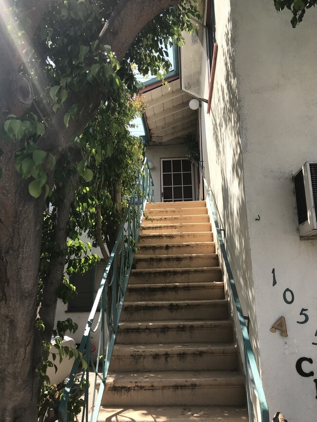 Building Photo - Thompson