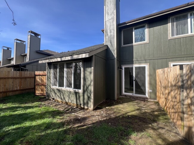 Building Photo - 1094-1098 46th Pl SE