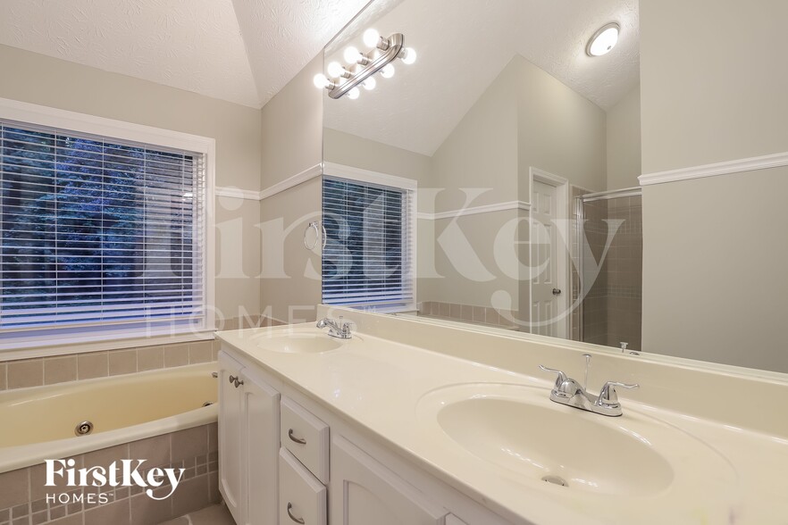 Building Photo - 3585 Chastain Ct