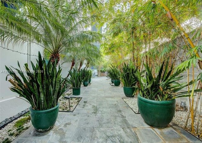 Building Photo - 16400 Collins Ave