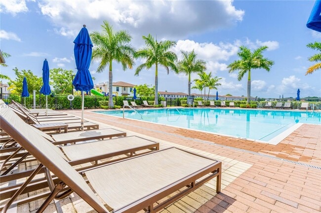 Building Photo - 817 NE 211th St