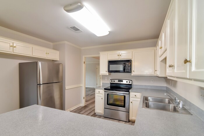 Building Photo - 2100 Station Ct