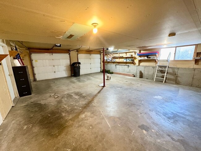 Building Photo - Large 3 bedroom house in the Heights! (Items will be removed)