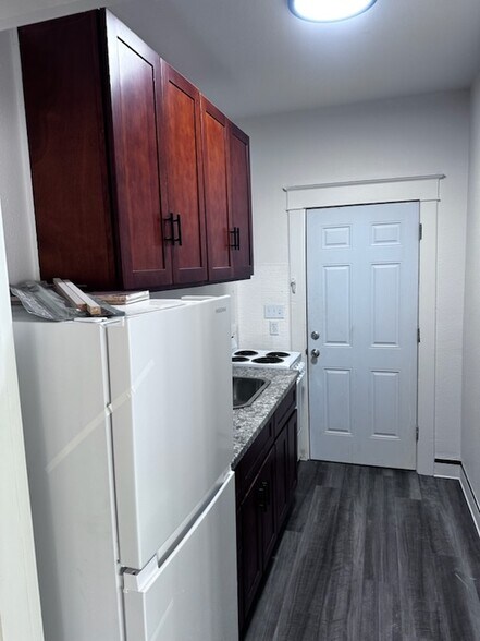 Building Photo - 318 5th Ave NW