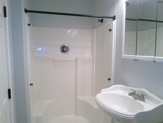 Building Photo - 1805 Lucile Ave