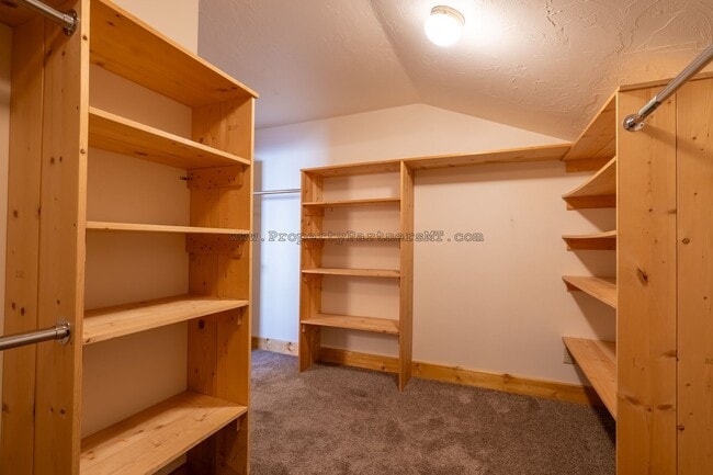 Building Photo - Looking for Air Conditioning? - 4 Bed 2.5 Bath upgraded townhome