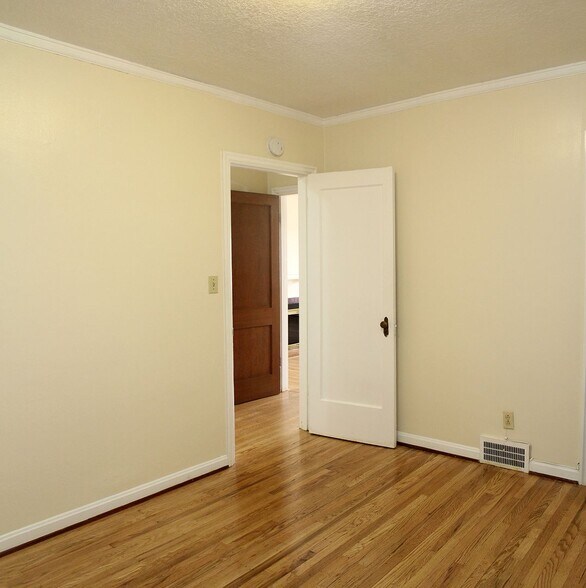 Building Photo - 2356-2366 SW Cactus Dr