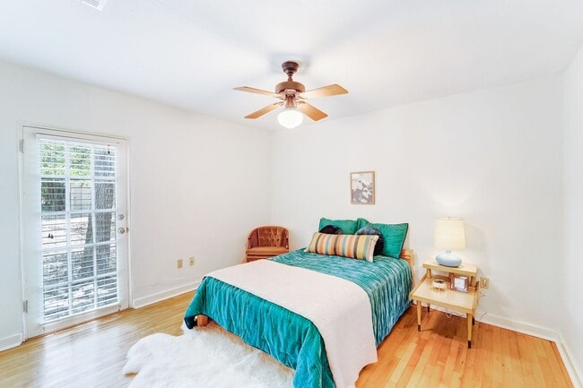 Building Photo - Charming Sycamore Street House