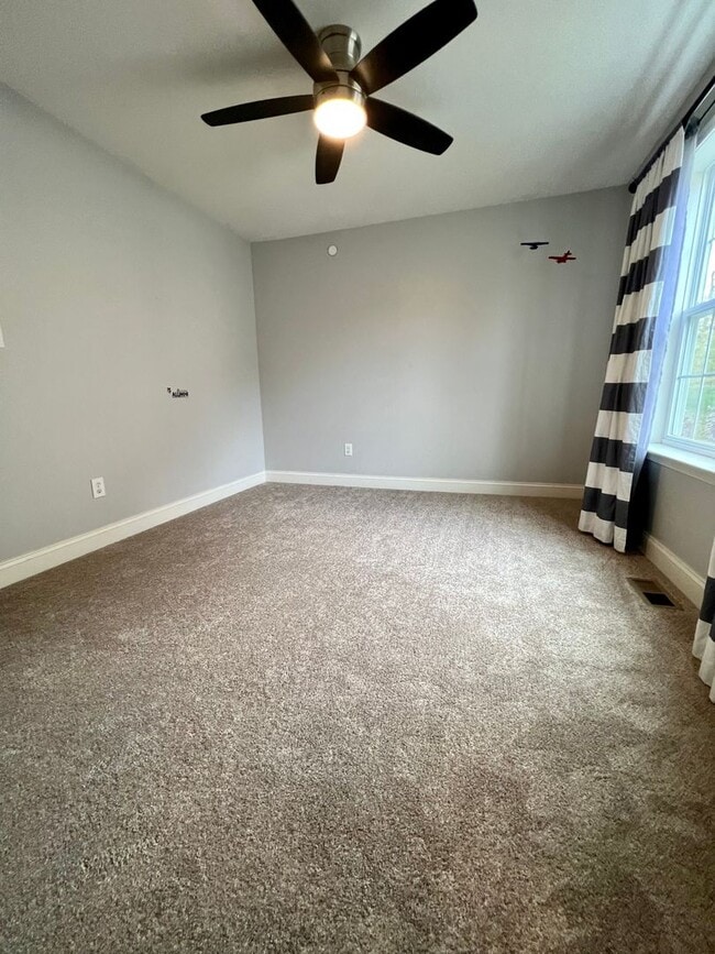 Building Photo - Luxurious 4-Bedroom Corner Townhome in Newtown Square! Available mid-April!