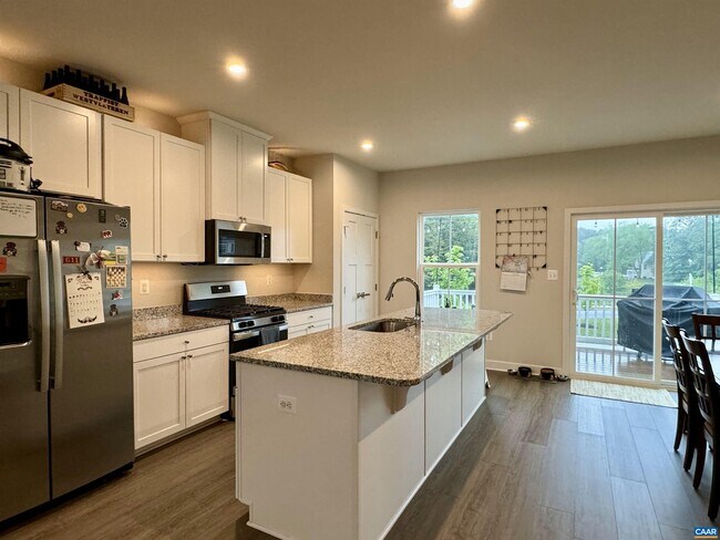 Building Photo - 2034 Landon Ln