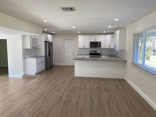 Building Photo - 2751 NE 26th Terrace