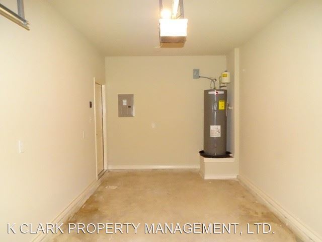 Building Photo - 3 br, 2.5 bath House - 6942 LAKEVIEW DR #102