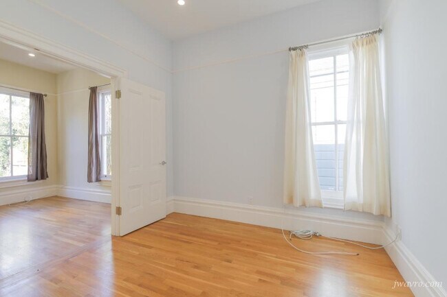 Building Photo - 2614 California St