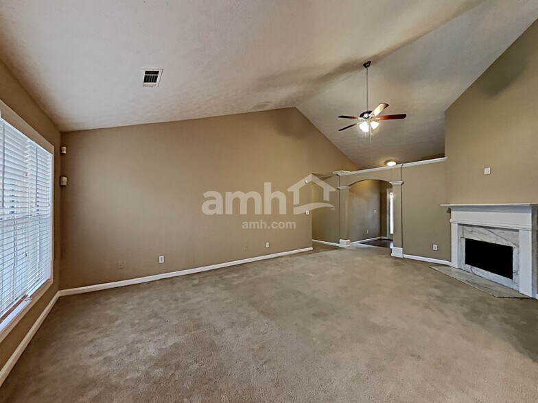 Building Photo - 1545 Maple Pointe Ct