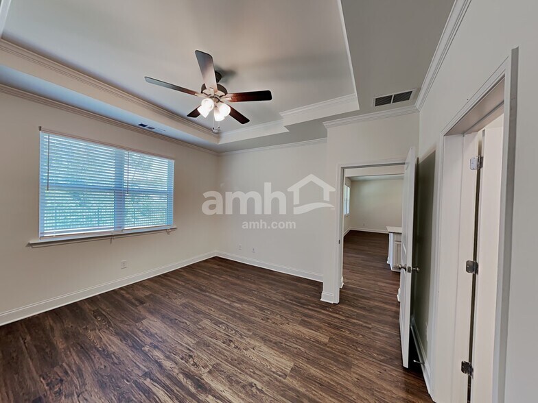 Building Photo - 321 Bourne St