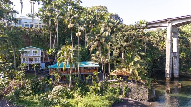 Building Photo - Oceanfront Estate: The Honolii Hale