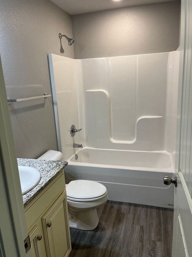 Building Photo - Call Heather at 479-208-0305 to see about ...